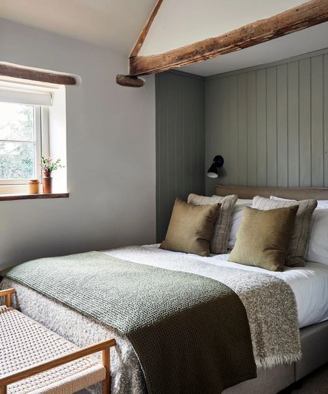 Take a tour of this beautiful Cotswolds country home that was once two rundown cottages | Homes & Gardens Holiday Cottage Ideas, Cosy Cottage Interior, Cottage Bedroom Inspirations, Cottage Interior Bedroom, Cotswold Interior, Cottage Bedroom Design, Cotswold Cottage Interior, Bedroom Country Style, Cottage Bedroom Ideas