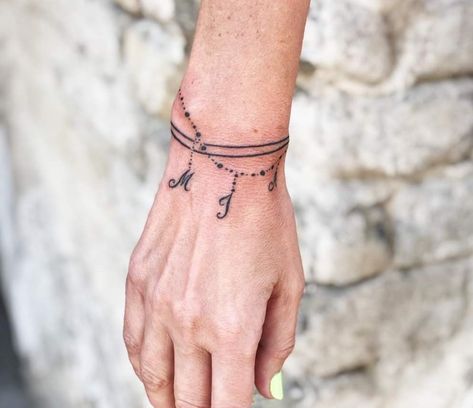 Initial Bracelet Tattoo, Charm Bracelet Tattoos, Ankle Bracelet Tattoos For Women, Armband Tattoo Frau, Wrist Bracelet Tattoos For Women, Tattoo Kids Names, Bracelet Tattoos With Names, Tattoo With Kids Names, Bracelet Tatoo