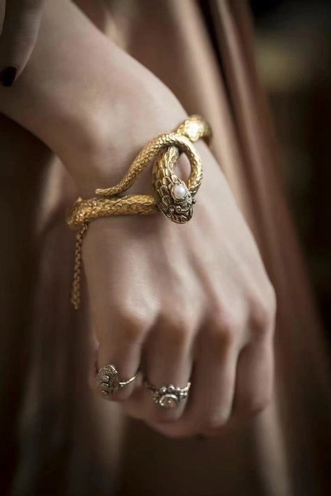 Serpent Jewelry, Snake Bracelet, Snake Jewelry, Gold Snake, Fantasy Jewelry, Jewelry Inspo, Snakes, Cute Jewelry, Ring Verlobung