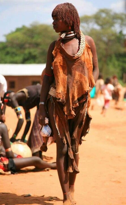 Woman of the Hamar tribe in Southern Ethiopia. Ethiopian Tribes, Africa Tribes, Africa People, African People, World Cultures, African Culture, African Beauty, African Hairstyles, African Women