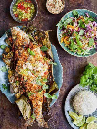 Malaysian Fish Recipes, Unique Fish Recipes, Simple Chinese Recipes, Traditional Dinners, Whole Fish Recipes, Asian Fish, Chinese Breakfast, Grilled Fish Recipes, Fruit Nutrition