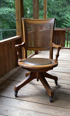 Vintage office chair Diy Wooden Desk, Antique Wooden Desk, Wooden Desk Chair, Wood Desk Chair, Vintage Desk Chair, Wood Office Chair, Wooden Office Chair, Revolving Chair, Wooden Desk Chairs