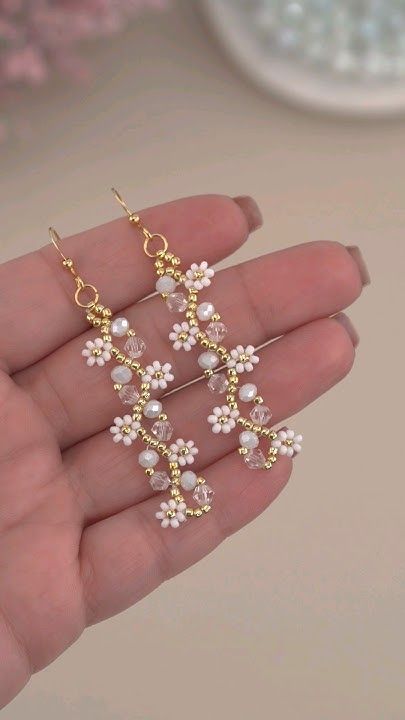 Beaded Jewelry Elegant, Tiny Seed Bead Jewelry, Seed Beads Ideas Aesthetic, Beaded Flowers Earrings, Wedding Beaded Jewelry, Elegant Seed Bead Jewelry, Small Bead Earrings Diy, Earrings With Beads Diy, Handmade Jewellery Tutorial