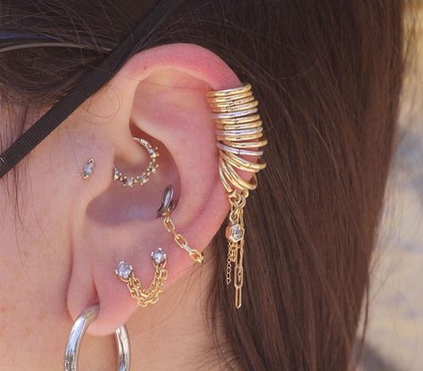 Alana Paris on Instagram: “Added a few white gold seam rings to Mel’s mixed metal collection.” Mixed Metals Piercings, Mixed Metal Ear Styling, Ear Piercings Mixed Metal, Mixed Metals Ear Piercings, Mixed Metal Piercings, Mixed Metal Ear Curation, Mixed Metal Earring Stack, Mixing Gold And Silver Jewelry, Ear Styling