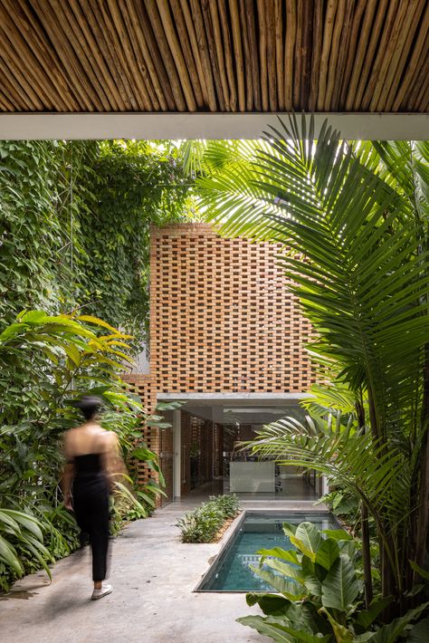 River Pavilion, Tropical House Design, Tropical Architecture, Estilo Tropical, Green Architecture, Tropical House, Hotel Boutique, Modern Tropical, Row House