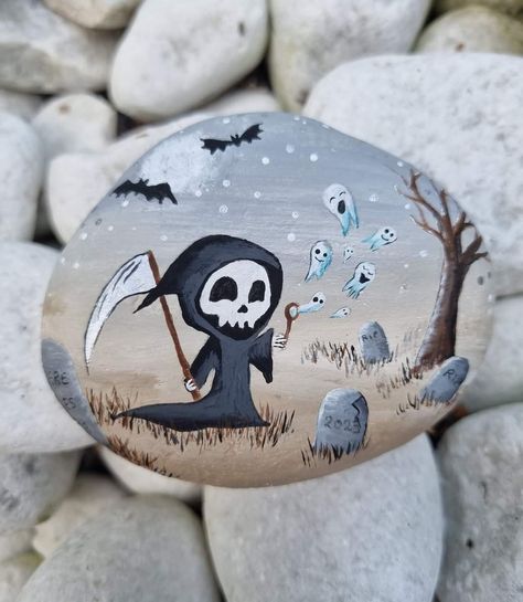 Halloween Painted Rocks Ideas Easy, Painted Bricks Crafts, Brick Crafts, Christmas Pebble Art, Diy Rock Art, Halloween Rocks, Halloween Artwork, Painted Rocks Craft, Painted Rocks Diy