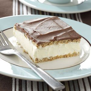 Chocolate Eclair Recipe, Chocolate Eclair Cake, No Bake Summer Desserts, Eclair Recipe, Most Popular Desserts, Eclair Cake, Potluck Desserts, Chocolate Eclair, Popular Desserts