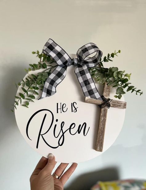 Diy Religious Easter Decor, Dollar Tree Cross Crafts, Dollar Tree Christian Crafts, Easter Woodworking Projects, Christian Easter Decor Ideas Diy, Diy Christian Easter Decor, Easter Craft For Adults, Diy Spring Crafts For Adults, He Is Risen Door Hanger