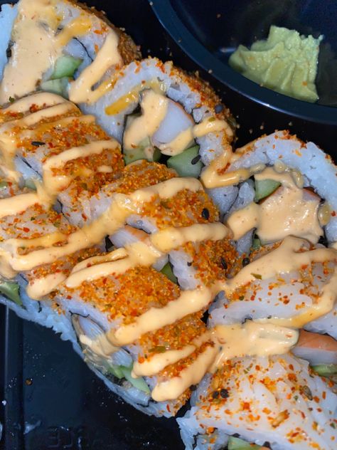 Spicy California Roll, Prettiest Celebrities, California Roll, Food Babe, Food Therapy, Yummy Comfort Food, Delicious Snacks Recipes, Food Recepie, Food Goals