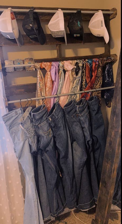 Western Closet Organization, Simple Western Room Ideas Bedrooms, Jean Holder Closet, Hanging Belts Ideas, Western Room Diy, Vaquera Room, Western Dressers, Western Aesthetic Room, Western Closet Ideas