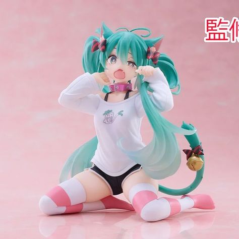 Otaku Owlet Anime Merch on Instagram: "(Pre-Order) Hatsune Miku - Desktop Cute Prize Figure  ⭐️Pre-order now available with us⭐️  Manufacturer Release date: 10/2024 Estimated U.S in-stock date: 03/2025 Pre-order Deadline: 5/12/2024  PRODUCT INFORMATION Manufacturer:  Taito Materials: ABS, PVC Size: H=130mm (5.07in) . . . . . #hatsunemiku #mikuhatsune #mikumiku #nekogirl #animefigure #prizefigure #taito" Hatsune Miku Cat, Miku Merch, Anime Figure Poses, Miku Cat, Cute Anime Figures, God Eater 2, Cute Figures, Miku Figure, Figures Anime