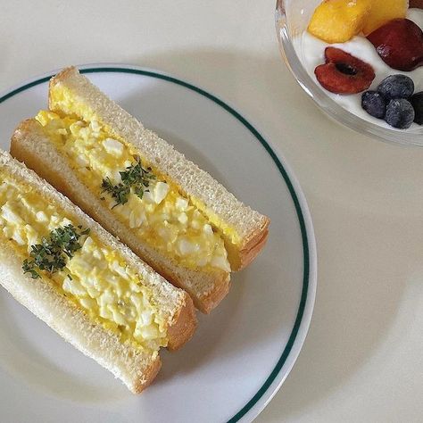 Egg Salad Sandwich Aesthetic, Egg Sandwich Aesthetic, Japanese Egg Sandwich, Sandwich Aesthetic, Clean Diet Recipes, Japanese Egg, Egg Salad Sandwich, Egg Sandwich, Food L