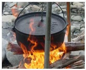 5 steps to better camp cooking Homestead Crafts, Cowboy Cooking, Winter Bbq, Cooking Outside, The Hunting Party, Witches Kitchen, Cooking Outdoors, Dutch Oven Camping, Chuck Wagon