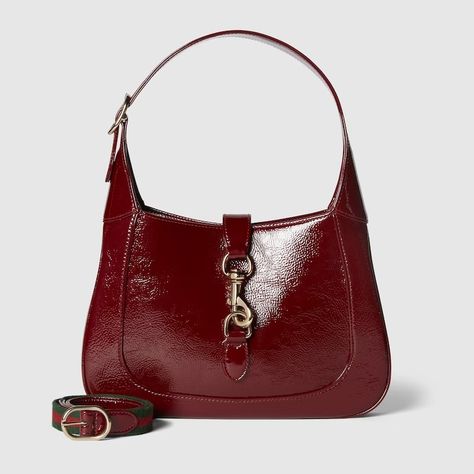 Shop the Gucci Jackie small shoulder bag in bordeaux at GUCCI.COM. Enjoy Free Shipping and Complimentary Gift Wrapping. Bridal Bag, Red Accessories, Belt Jewelry, Classic Bags, Evening Shoes, Small Shoulder Bag, Summer Accessories, Color Oro, Small Leather Goods