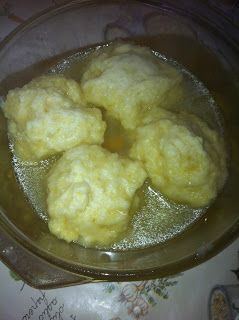 Oh yes...my college life has been saved. How to make dumplings in the microwave!!! Microwave Dumplings Recipe, Microwave Dumplings, Suet Dumplings, Bisquick Dumplings, Easy Dumplings Recipe, Homemade Dumplings Recipe, How To Cook Dumplings, Make Dumplings, Easy Dumplings