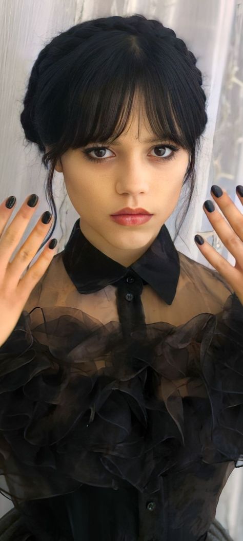 Jenna Ortega Wednesday Addams, Wednesday Addams Makeup, Halloween Smink, Wednesday Wallpaper, Jenna Ortega Wednesday, Wednesday Addams Outfit, Wednesday Costume, Wednesday Addams Dress, Wednesday Addams Costume