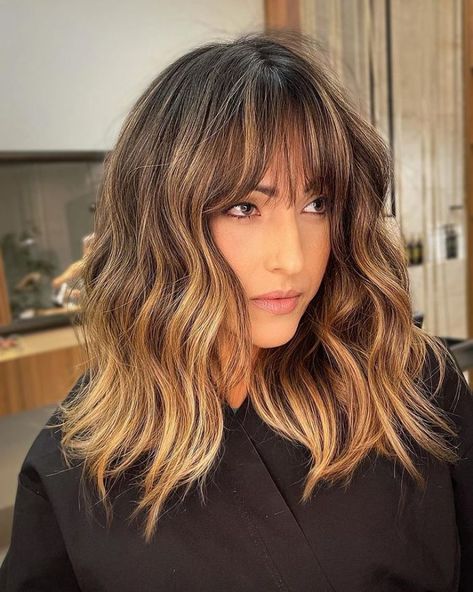 Highlighted Wispy Bangs for Medium Hair Brown Hair With Highlights And Wispy Bangs, Brown Hair Balayage Bangs, Bangs With Round Face Long Hair, Brown Hair Balayage With Bangs, Short Balayage Hair With Bangs, Bangs With Thinning Hair, Bangs With Balayage, Shoulder Length Wispy Bangs, Highlights Brown Hair With Bangs