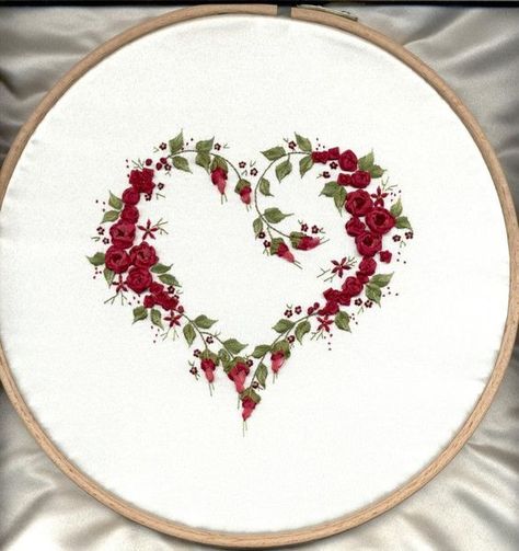 Heart Shape Embroidery, Diy Crochet Bag, Embroidery Hearts, Embroidery Wall Art, Basic Embroidery Stitches, Embroidery Works, Embroidery Designs Fashion, Hand Embroidery Art, Wedding Bag