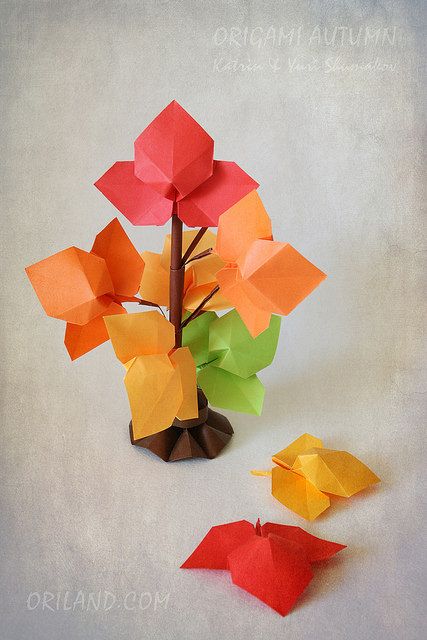 Origami Autumn | Autumn in Origami Garden! A simple tree mad… | Flickr Autumn Origami, Origami Garden, Paper Craft Animals, Origami Spring, Bouquet Origami, Craft Animals, Origami Tree, Origami Leaves, Zoo Animal Crafts