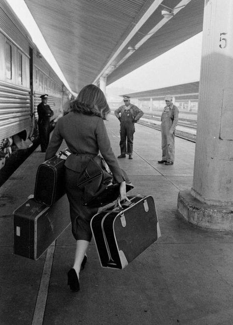 Allan Grant-- Woman disembarking a train, 1950’s ” 1950s Photos, Milan Kundera, Design Moda, Black And White Photograph, Foto Vintage, Suitcase Traveling, Train Travel, Retro Stil, The Train