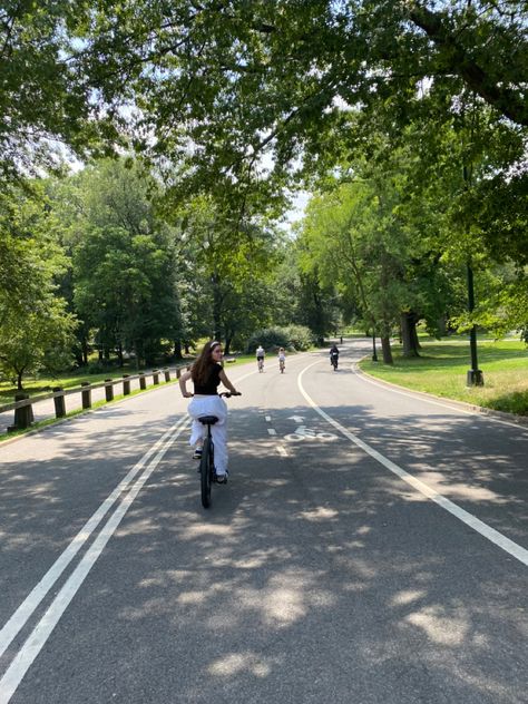 Central Park In Spring, Biking In Nyc, Central Park Bike Ride, Nyc Central Park Aesthetic, Spring In The City Aesthetic, Park Day Aesthetic, Summer In City Aesthetic, Spring City Aesthetic, Summer Nyc Aesthetic