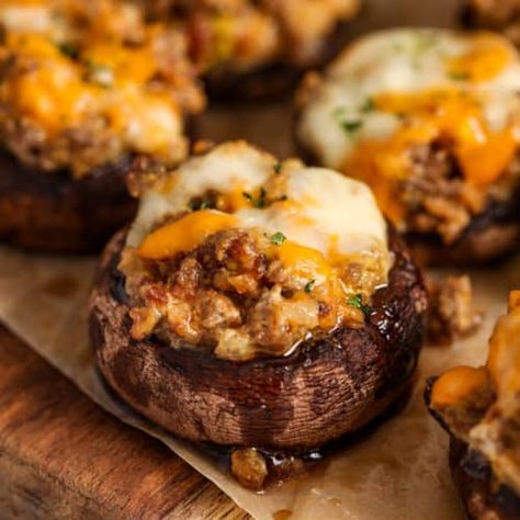 Cheeseburger Stuffed Mushrooms - Spend With Pennies Easy Stuffed Mushroom Recipe, Portabella Mushrooms Recipes, Stuffed Portabella, Stuffed Mushrooms Easy, Portobello Mushroom Recipes, Double Cheeseburger, Queso Cheddar, Stuffed Mushroom, Stuffed Portabella Mushrooms