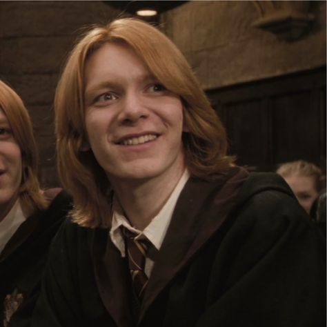 Fred Weasley Fred Weasley 3rd Year, Fred Weasley Pfp, Fred Weasley Long Hair, Fred Weasley Icon, Fred E George Weasley, Harry Potter Jk Rowling, James Phelps, Phelps Twins, Harry Potter Icons