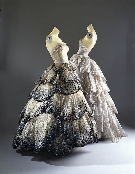 "Venus"  House of Dior  (French, founded 1947) Located at the MET (The Metropolitan Museum of Art) not on display. Vintage Dior Dress, Ballroom Gowns, Dior Dress, Look Retro, Dior Haute Couture, Vestidos Vintage, Look Vintage, Gorgeous Gowns, Marchesa