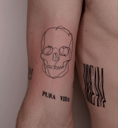 One Line Skull Tattoo, Tiny Skull Tattoos, Continuous Line Tattoo, Tattoo Artists Near Me, Tattoos Mandala, Skeleton Tattoos, Fine Line Tattoo, Bicep Tattoo, Tattoos Geometric