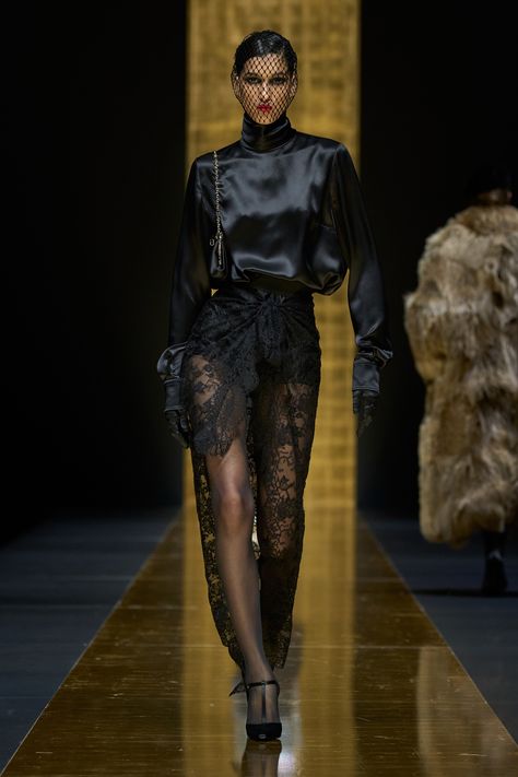 Ysl Runway, Dolce And Gabbana Fashion Show, Ysl Fashion, Dolce And Gabbana Runway, Haute Fashion, Dolce And Gabbana Fashion, Black Wardrobe, Runway Outfits, Black Clothes