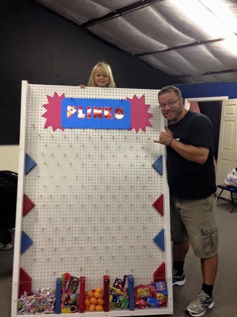 Pallet Carnival Games, Game Night School Event, Carnival Games Fundraiser Booth Ideas, Diy Plinko Board Cardboard, Halloween Plinko Board Diy, School Fall Carnival Decorations, Small Carnival Games, Mini Carnival Games Booth Ideas, Game Night Photo Backdrop