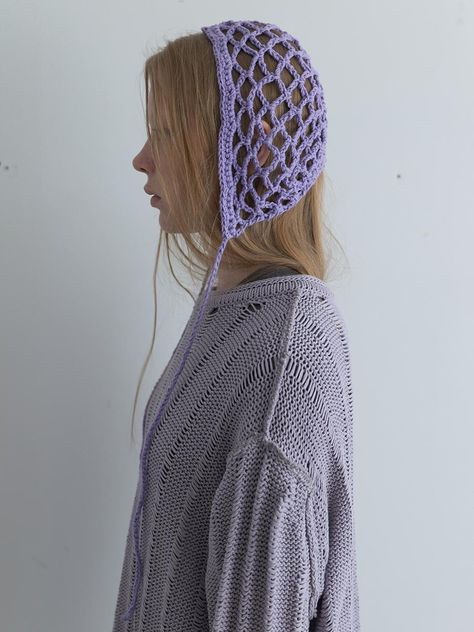 Finger Knit Hat, Crochet Net Hat Pattern, Knit Hair Scarf, Cotton Crochet Ideas, Crochet Branding, Bonnet En Crochet, Bonnet Outfit, Beaded Knitting, Knitted Bonnet