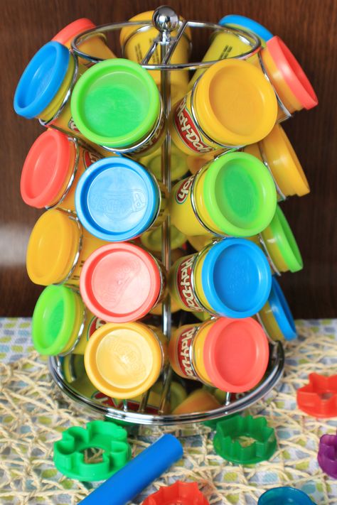 Coffee Pod Carousel Play-Doh Holder Mom Hack Hacks Lifehacks, Organizing Hacks, Home Daycare, Playroom Organization, Kids Room Organization, Organization Kids, Toy Rooms, Storage Hacks, Toy Organization