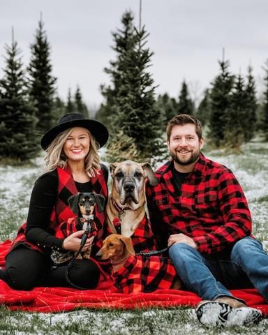 Great Plains Flannel - Matching Sizes for Dogs + Humans Dog Family Pictures, Family Dog Photos, Dog Christmas Photos, Dog Christmas Pictures, Christmas Couple Pictures, Christmas Pictures Outfits, Christmas Family Photoshoot, Christmas Card Pictures, Fall Family Photo Outfits