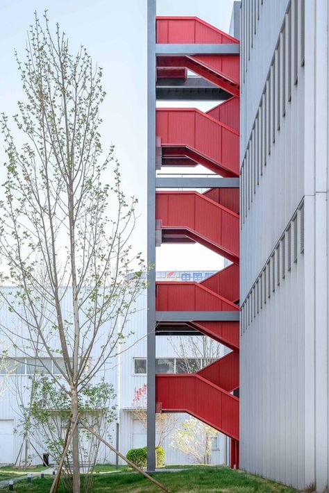 Staircase Architecture, External Staircase, Living In China, Exterior Stairs, Stairs Architecture, Contemporary Building, Architecture Design Concept, Beijing China, Building Exterior