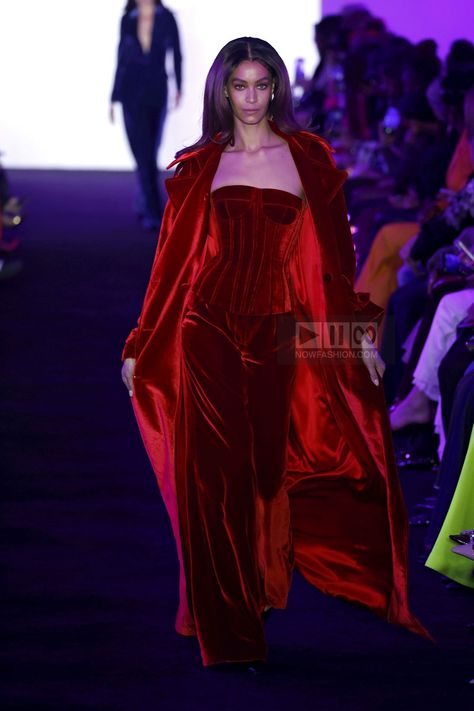 Sergio Hudson Fashion show, Runway, Ready To Wear Fall Winter 2024, New York Fashion Week, Runway Look Red Runway Fashion, New York Fashion Week Runway, Runway Ready To Wear, Sergio Hudson, Fashion Show Runway, Fall Winter 2024, Fashion Week Runway, Winter 2024, Large Fashion