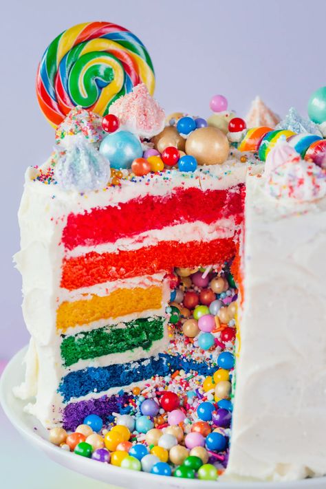 Cake With Candy Inside, Rainbow Friends Cake, Piniata Cake, Swirl Cakes, Surprise Inside Cake, Rainbow Cake Recipe, Cake Flavours, Rainbow Layer Cakes, Nursing Cake