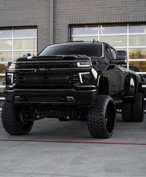 Luxury Car Interior Design, Lifted Dually Trucks, Lifted Silverado, Accessoires 4x4, Country Trucks, Chevy Trucks Silverado, Chevy Diesel Trucks, Trucks Lifted Diesel, Dually Trucks