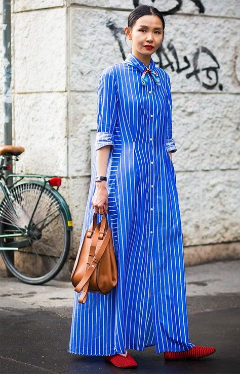 Shirt Dress Outfit, Basic Fashion, Street Style 2017, How To Wear A Scarf, Cooler Look, How To Wear Scarves, Women Street, Fashion Weeks, Shirtdress