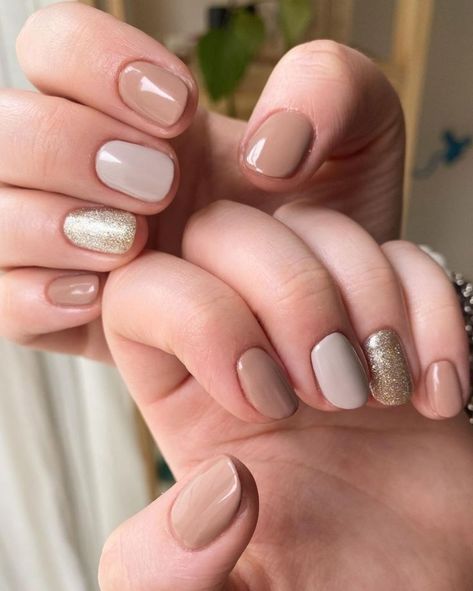 Army Nails, Cream Nail Art, Sns Nails Colors, Bridesmaids Nails, Cat Eye Nails Polish, Minimal Nails Art, Heart Nail Designs, Fake Nails Designs, Beige Nails