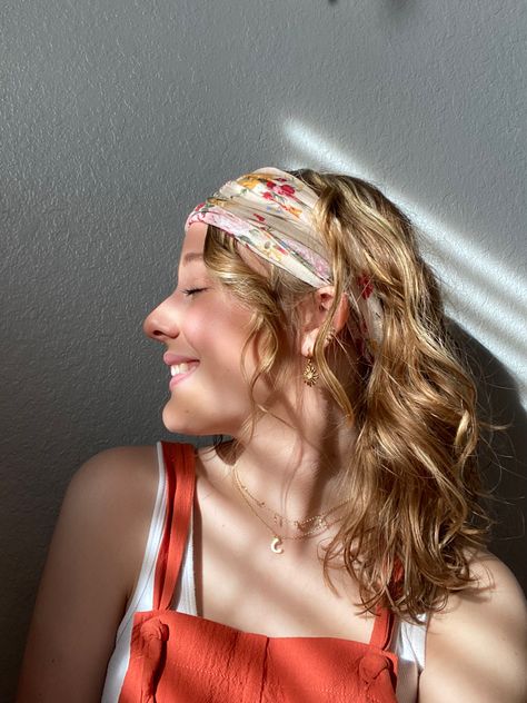 Hairstyles With Boho Headbands, Boho Bandeau Hairstyles, Boho Headband Hairstyles, Natural Life Headband, Cleo Satori, 70s Hippie Hair, Hippy Headband, Hippie Headband Hairstyles, 70s Inspired Hair