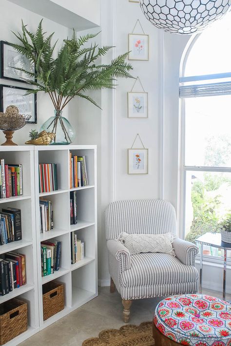 Wall bookshelves