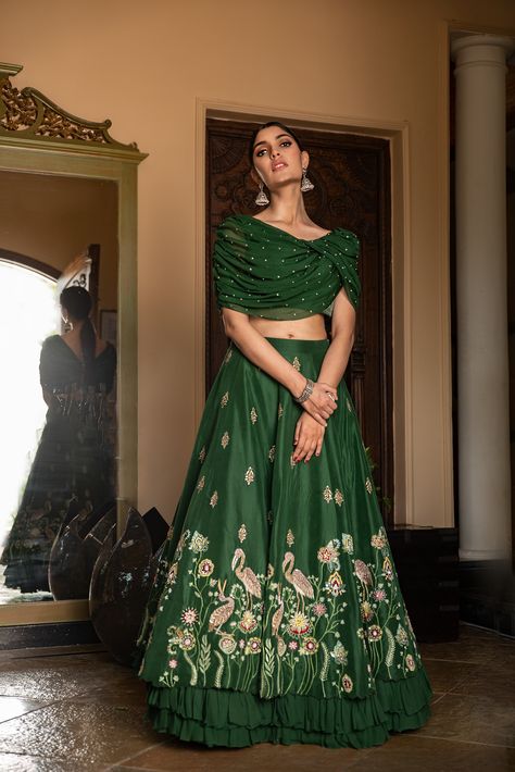 Mehendi Outfits, Indian Outfits Lehenga, Lehenga Designs Simple, Lehnga Dress, Green Lehenga, Draped Blouse, Fancy Blouse, Indian Dresses Traditional, Traditional Indian Outfits