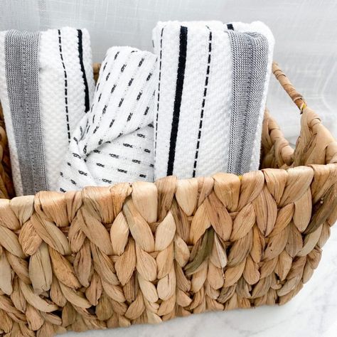 2 Pretty Ways to Fold Your Towels » How To Fold Hand Towels, Hand Towel Folding, Towel Folding Ideas, Fold Hand Towels, Ikea Basket, Fancy Towels, Space Video, Towel Basket, Folding Towels