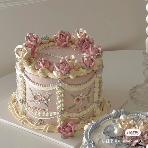 Coquette Cake 2 Tier, Marie Antoinette Cake Inspiration, Bridgerton Inspired Cake, Floral Vintage Cake, Bridgerton Themed Cake, Bridgerton Theme Cake, Bridgeton Cake, Beautiful Cakes Birthday For Women, Victorian Cakes Vintage