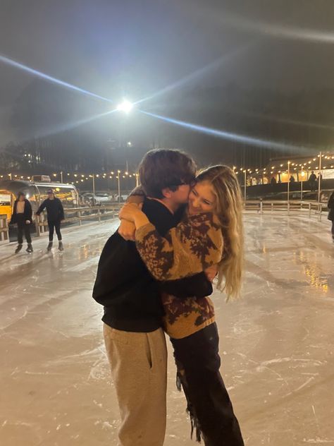 Cute Winter Couples, Winter Pictures With Boyfriend, Winter Boyfriend Aesthetic, Collide Bal Khabarovsk, Holidays With Boyfriend, Christmas Boyfriend Aesthetic, Funny Boyfriend Pictures, Christmas Couples Aesthetics, Christmas Boyfriend Pictures