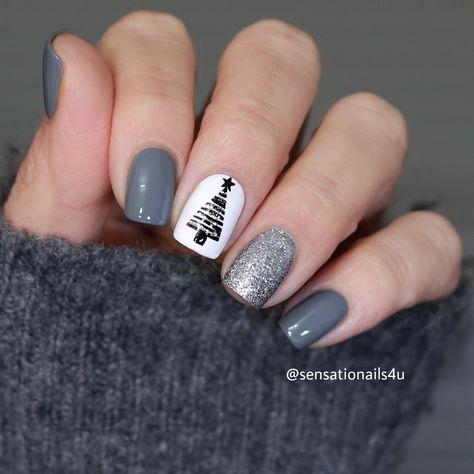 Grey Snowflake Nails, Gray Christmas Nails, Grey Christmas Nails, Bright Colored Nails, Inspirational Nails, Christmas Tree Nails, Holiday Nail Designs, Simple Gel Nails, Gray Nails