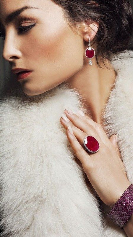 Pandora Inspiration, Makeup Nails Designs, 2015 Fashion Trends, Jewelry Photoshoot, Jewelry Logo, Makeup Salon, Neck Jewellery, Silver Jewellery Sets, Dress Makeup