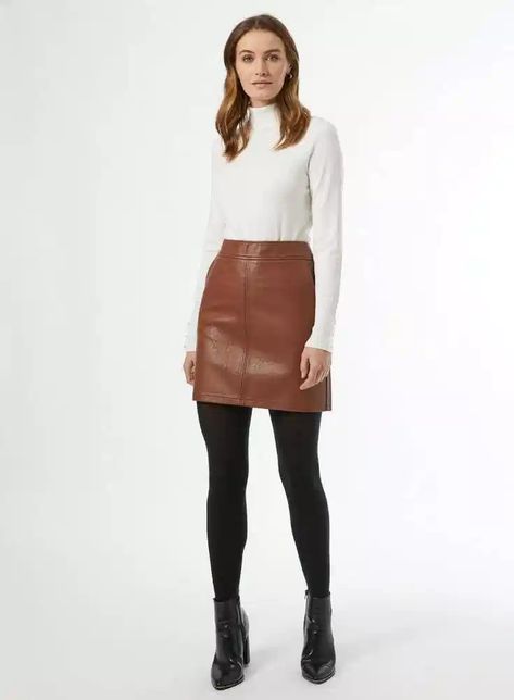 How to Style Mini Skirts and Turn Heads – Svelte Magazine Brown Leather Skirt Outfit Winter, Tan Leather Skirt Outfit, Mini Skirt Winter Outfit, Brown Leather Skirt Outfit, Leather Skirt Outfit Winter, Leather Mini Skirt Outfit, Tan Leather Skirt, Brown Leather Skirt, A Line Denim Skirt