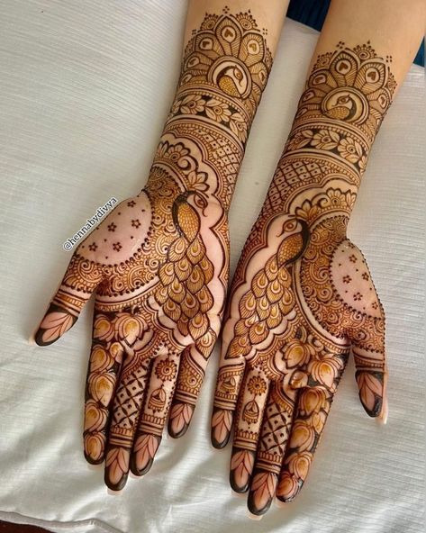 Tips for Getting the Darkest Mehndi Stain Mehendi Designs For Hands Back Side, Mehendi Designs For Hands Unique Latest, Mehndi Stain, Peacock Henna, Peacock Mehndi Designs, Full Mehndi, Palm Mehndi Design, Unique Mehndi, Henna Ideas